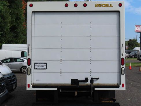 Used 2018 Chevrolet Express 3500 w/ Driver Convenience Package RWD image 9