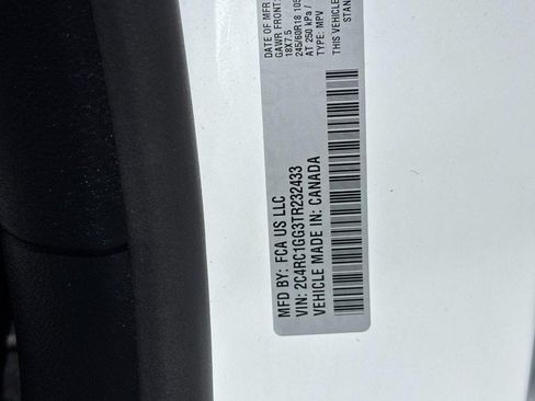 Used 2026 Chrysler Pacifica Limited FWD image 26