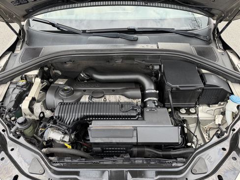 Used 2016 Volvo XC60 T5 Premier w/ Proximity Package image 40