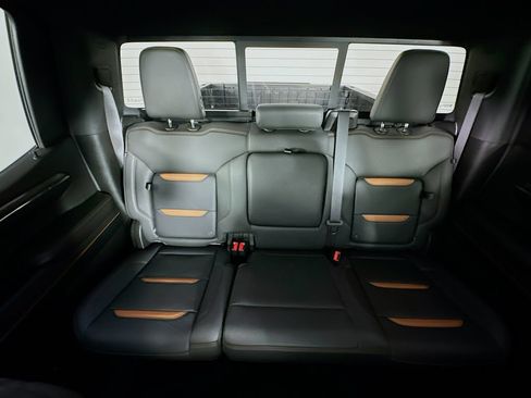 Used 2024 GMC Sierra 1500 AT4 w/ Technology Package AWD/4WD image 13