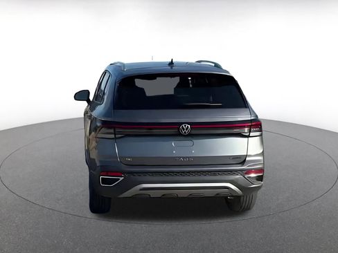 Used 2025 Volkswagen Taos SE image 12