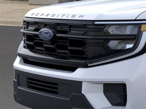 New 2025 Ford Expedition Active image 17