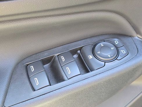 Used 2023 Chevrolet Equinox LT image 23