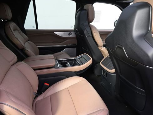 New 2026 Lincoln Navigator Black Label AWD/4WD image 18