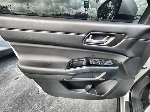 Used 2023 Nissan Pathfinder SL FWD image 22