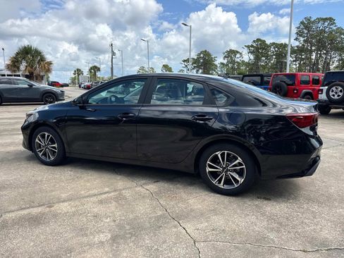 Used 2023 Kia Forte LXS FWD image 5