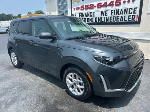 Used 2025 Kia Soul LX w/ LX Technology Package image 2