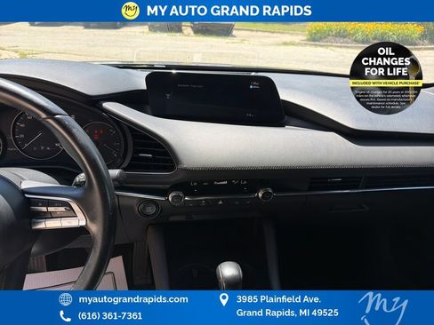 Used 2020 MAZDA MAZDA3 Hatchback w/ Preferred Package FWD image 19