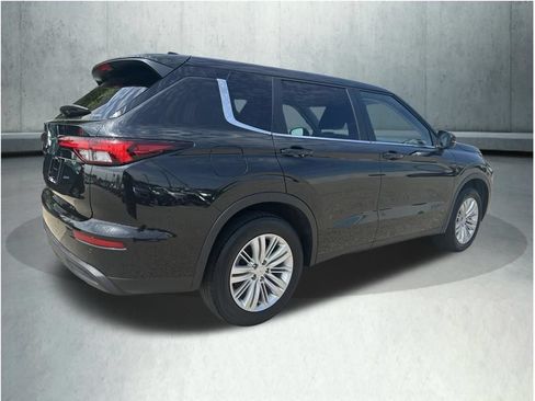 Used 2023 Mitsubishi Outlander ES AWD/4WD image 5