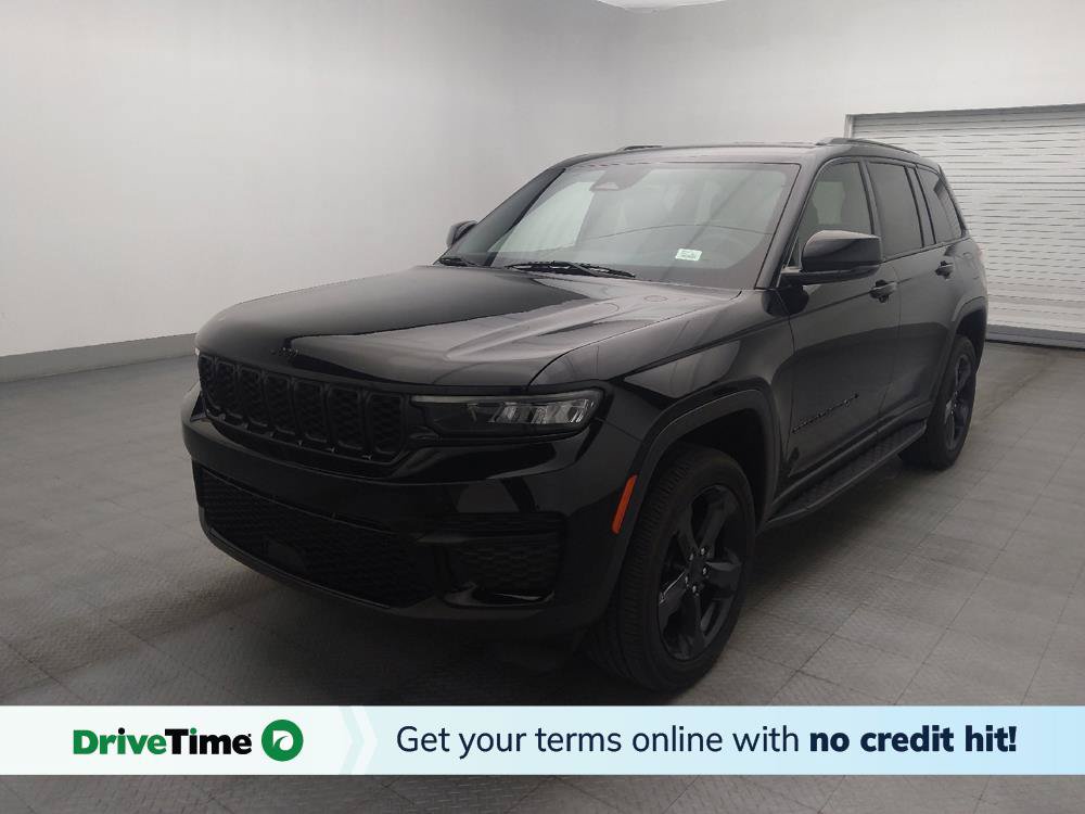 Used 2023 Jeep Grand Cherokee Altitude RWD image 1