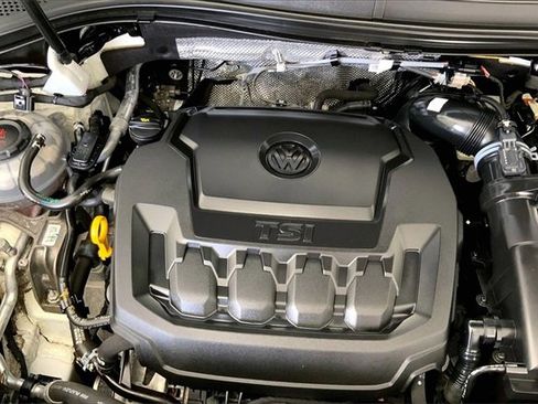 Certified 2023 Volkswagen Tiguan SE w/ Panoramic Sunroof Package image 32