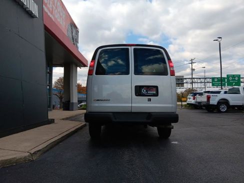 Used 2020 Chevrolet Express 3500 w/ Driver Convenience Package image 10