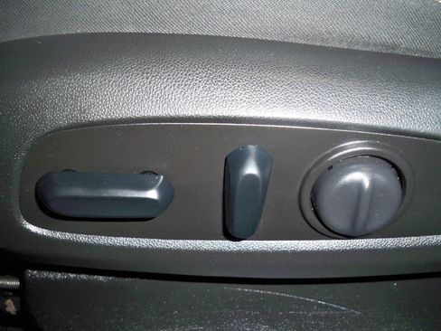 Used 2018 Chevrolet Equinox LT image 8