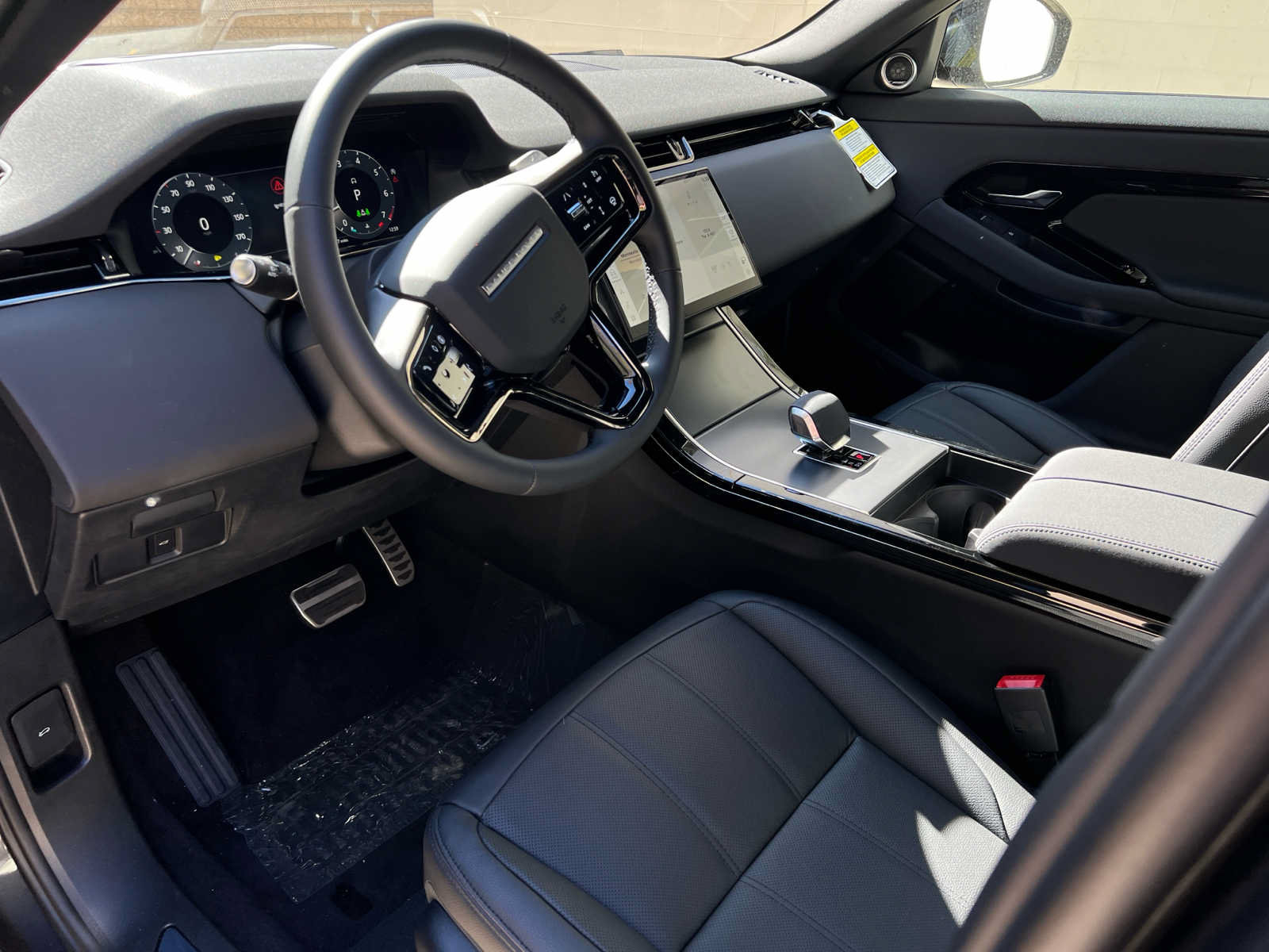Used 2025 Land Rover Range Rover Evoque Dynamic SE AWD/4WD image 12