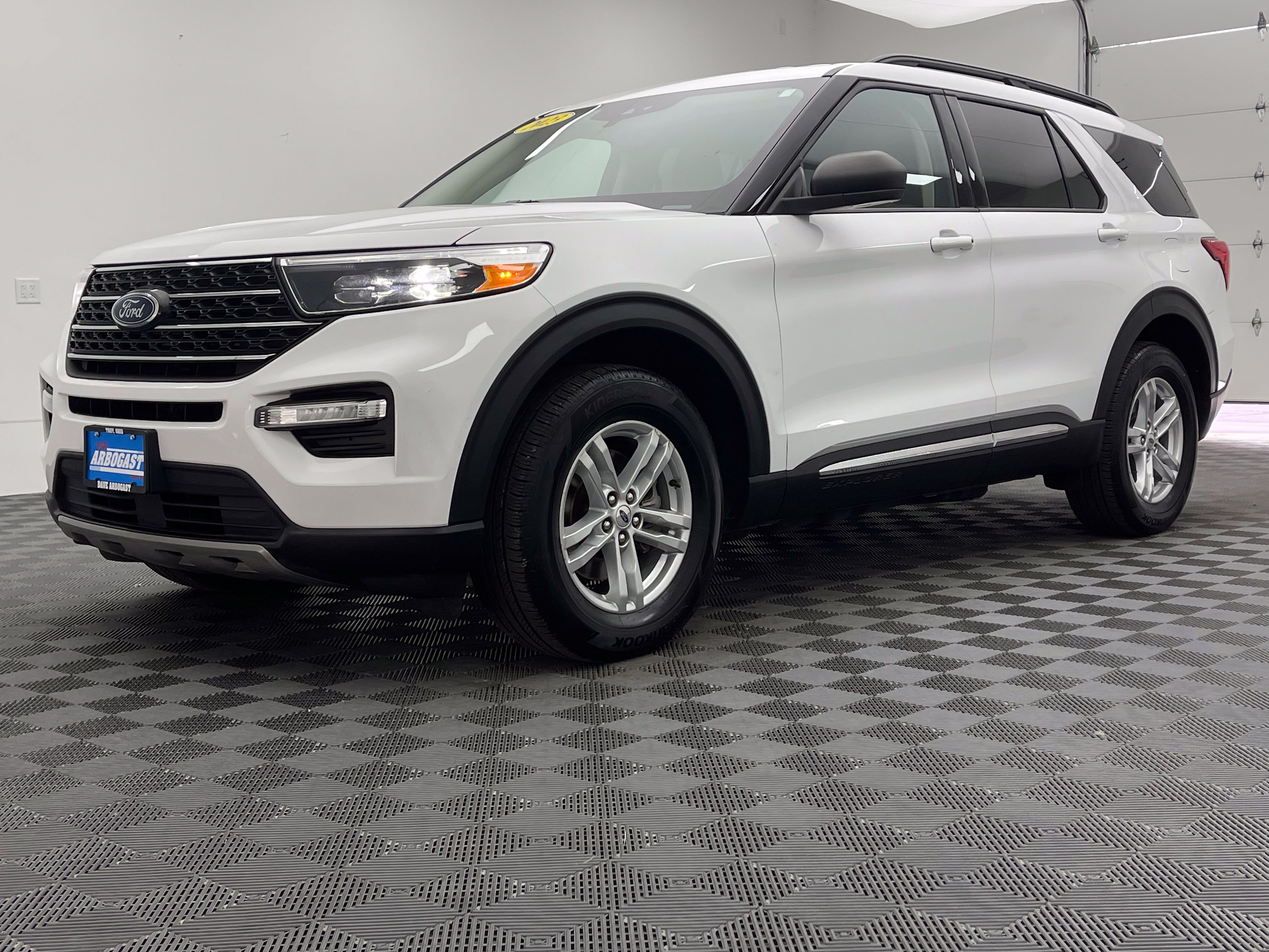 Used 2023 Ford Explorer XLT w/ Equipment Group 202A AWD/4WD image 2