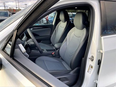 New 2026 Volkswagen Tiguan SE R-Line image 11