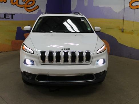Used 2016 Jeep Cherokee Limited w/ Luxury Group AWD/4WD image 3