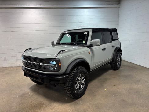 Used 2021 Ford Bronco Badlands AWD/4WD image 1