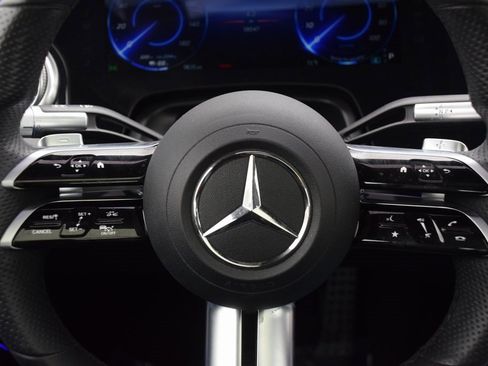 Used 2022 Mercedes-Benz EQS 580 EQS 580 image 22