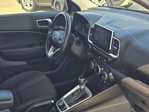 Used 2025 Hyundai Venue SEL FWD image 19