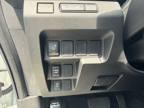 Used 2025 Nissan Frontier SV RWD image 16