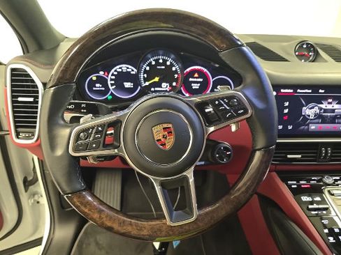 Used 2023 Porsche Cayenne Coupe AWD/4WD image 6