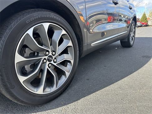 Certified 2022 Lincoln Nautilus Reserve image 12