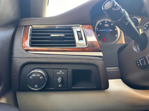 Used 2011 Cadillac Escalade Platinum image 50