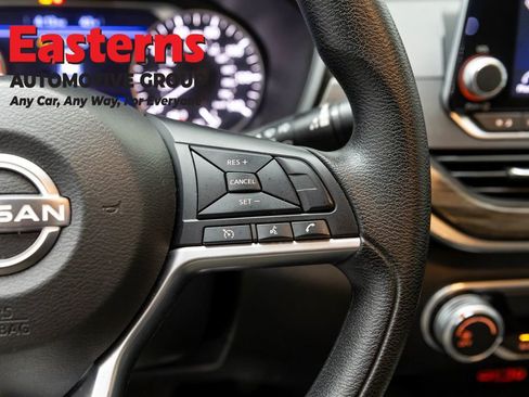 Used 2024 Nissan Altima 2.5 SV FWD image 16