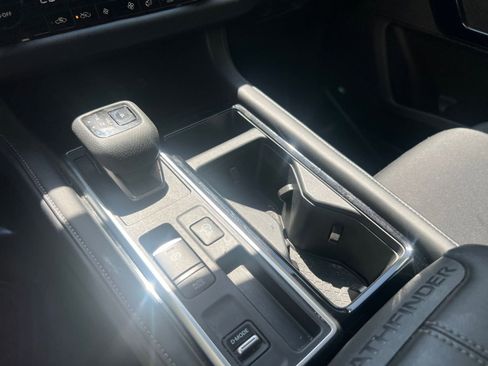 Used 2025 Nissan Pathfinder SV image 40