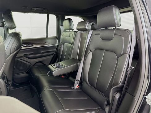 Used 2025 Jeep Grand Cherokee Limited image 26