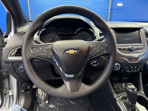 Used 2018 Chevrolet Cruze LT w/ Convenience Package image 14