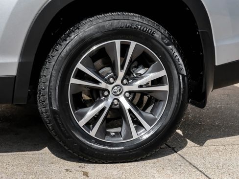 Used 2019 Toyota Highlander LE image 54