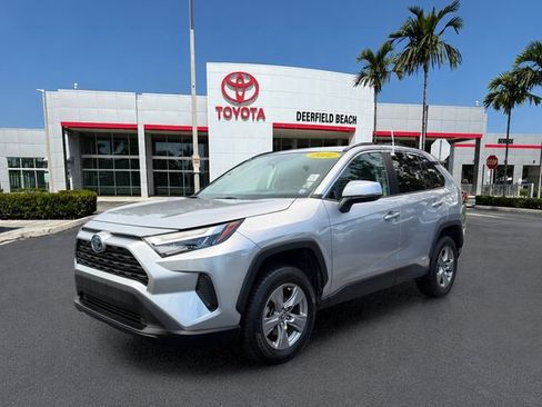 Used 2022 Toyota RAV4 XLE w/ Convenience Package AWD/4WD image 3