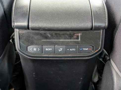 Used 2023 Toyota Highlander LE image 18