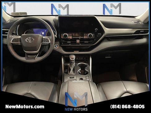 Used 2024 Toyota Highlander XLE AWD/4WD image 10