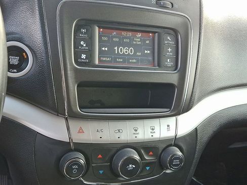 Used 2019 Dodge Journey SE w/ Premium Group image 24