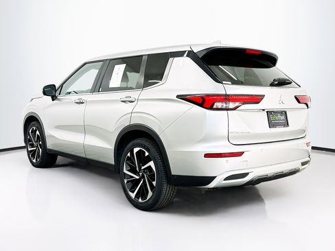 Used 2024 Mitsubishi Outlander SE image 5