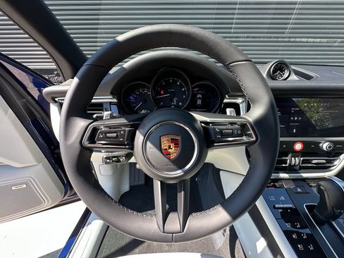 Used 2026 Porsche Macan AWD/4WD image 16