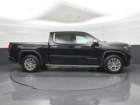 Used 2023 GMC Sierra 1500 Denali w/ Technology Package AWD/4WD image 2