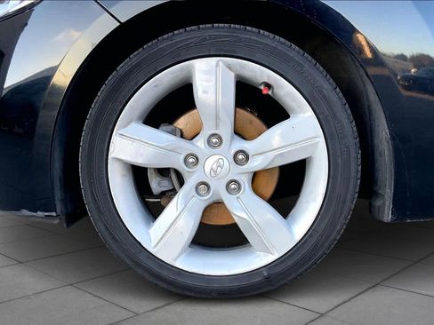 Used 2013 Hyundai Veloster w/Gray Int image 10