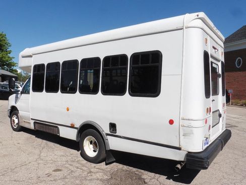 Used 2017 Ford E-450 and Econoline 450 Super Duty w/ Shuttle Bus Prep Package RWD image 2