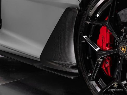 Used 2024 Lamborghini Revuelto AWD/4WD image 33