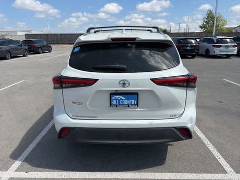 Used 2021 Toyota Highlander XLE image 4