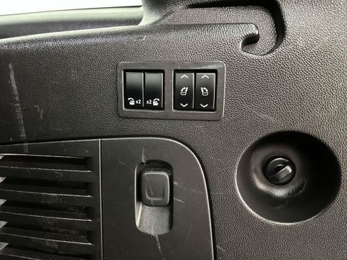 Used 2018 GMC Yukon XL SLT w/ Open Road Package AWD/4WD image 36
