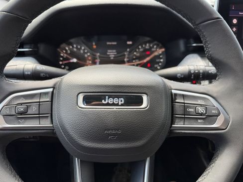 Used 2024 Jeep Compass Latitude AWD/4WD image 32