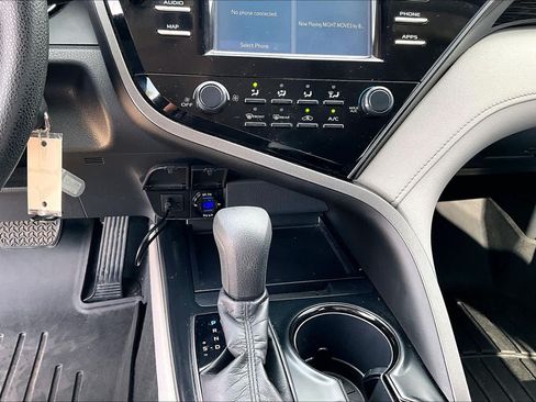 Used 2019 Toyota Camry LE FWD image 29