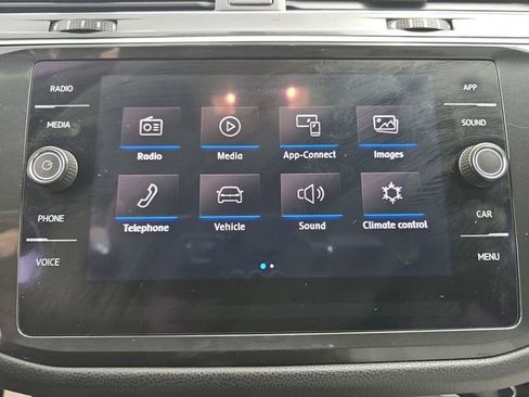 Used 2018 Volkswagen Tiguan SE image 31