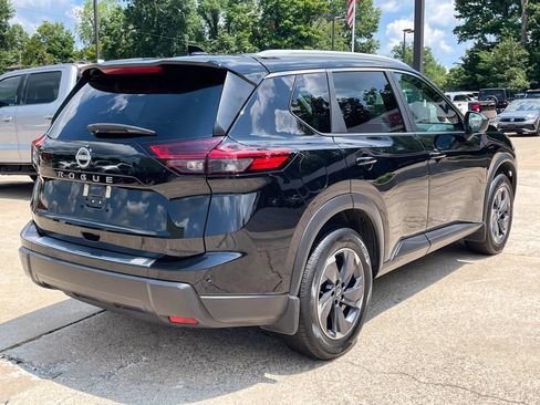 Used 2026 Nissan Rogue SV w/ SV Premium Package FWD image 6