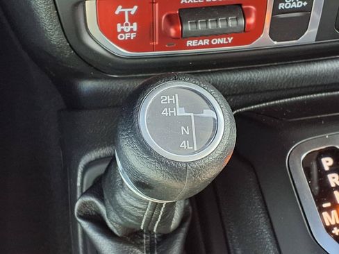 Used 2025 Jeep Gladiator Sport AWD/4WD image 13